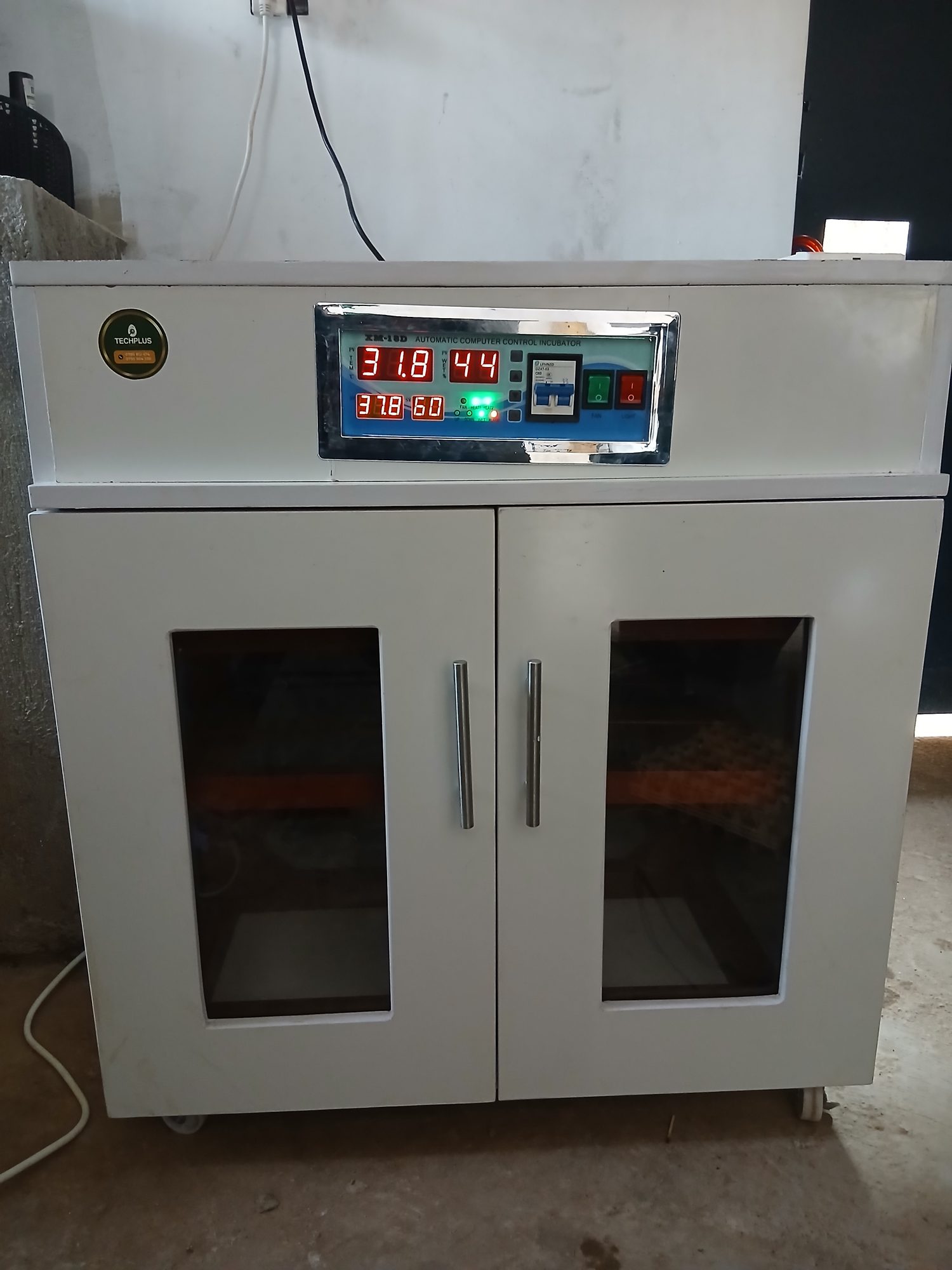 TechPlus Trust V1 solar-powered egg incubator