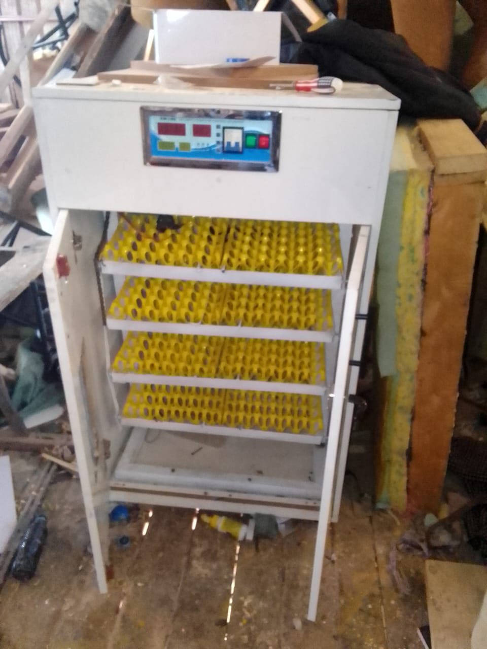TechPlus Trust V17 solar-powered egg incubator